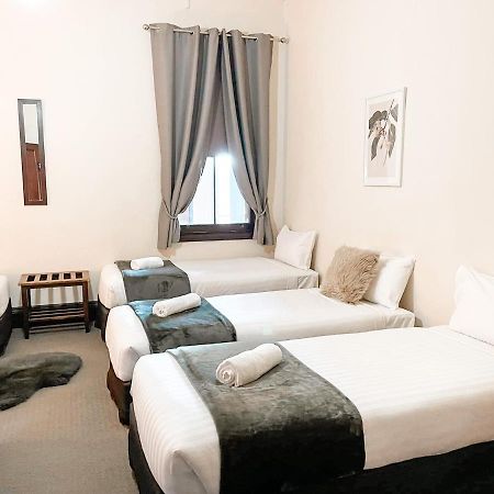 Neath Hotel Экстерьер фото
