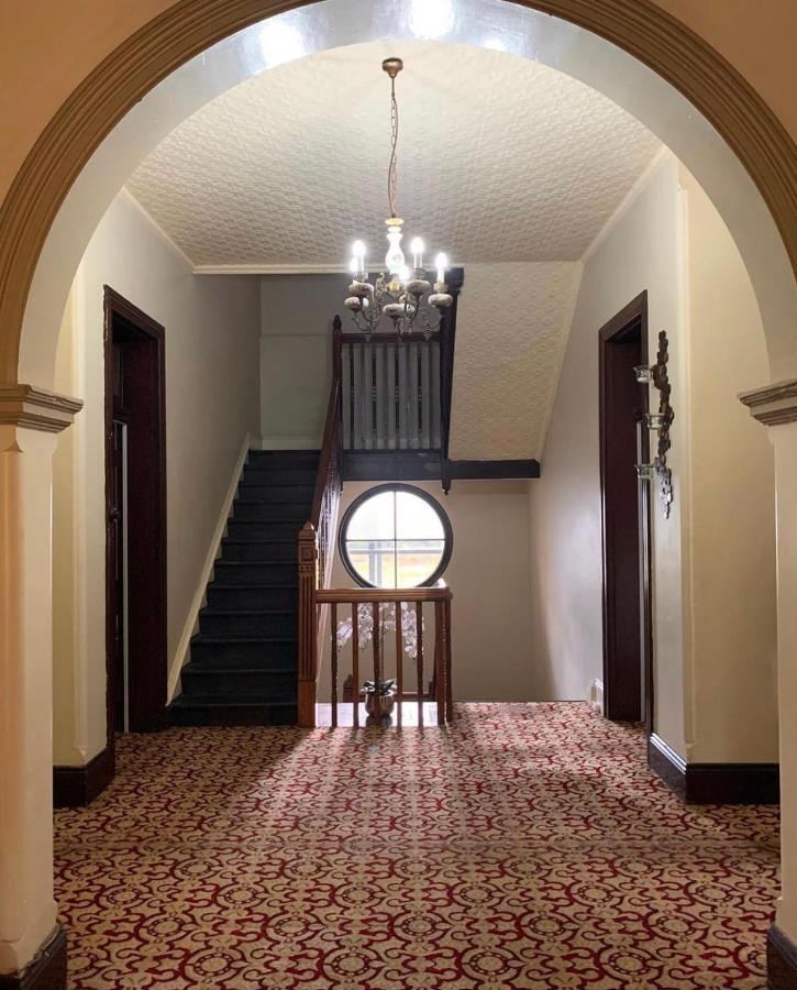 Neath Hotel Экстерьер фото