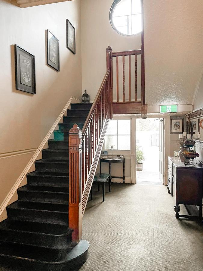 Neath Hotel Экстерьер фото