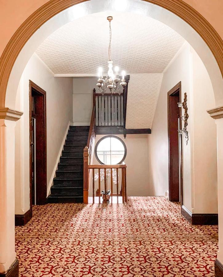 Neath Hotel Экстерьер фото