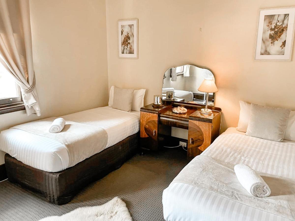 Neath Hotel Экстерьер фото