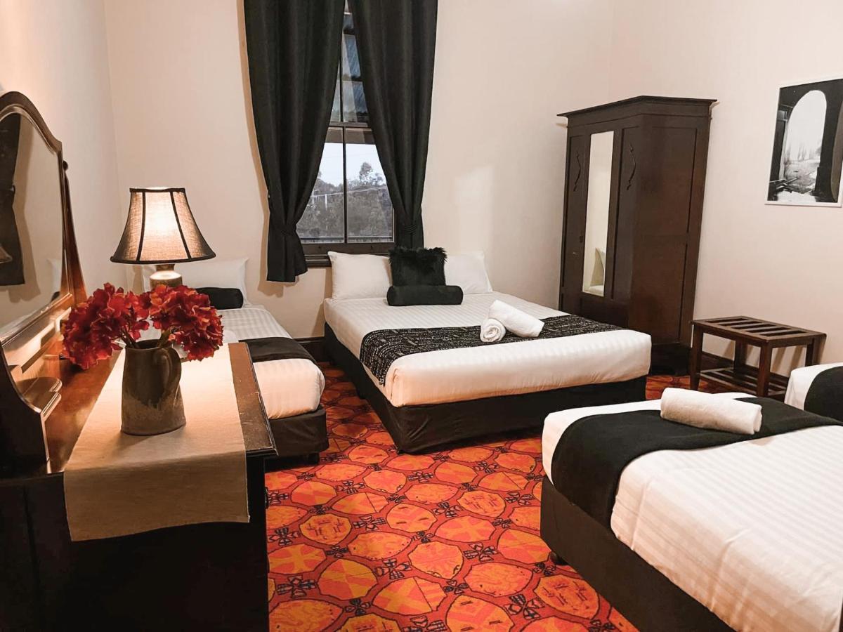 Neath Hotel Экстерьер фото