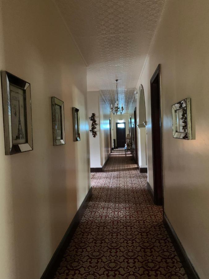 Neath Hotel Экстерьер фото