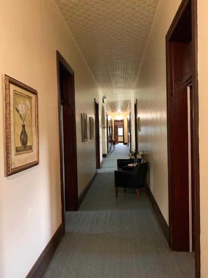 Neath Hotel Экстерьер фото